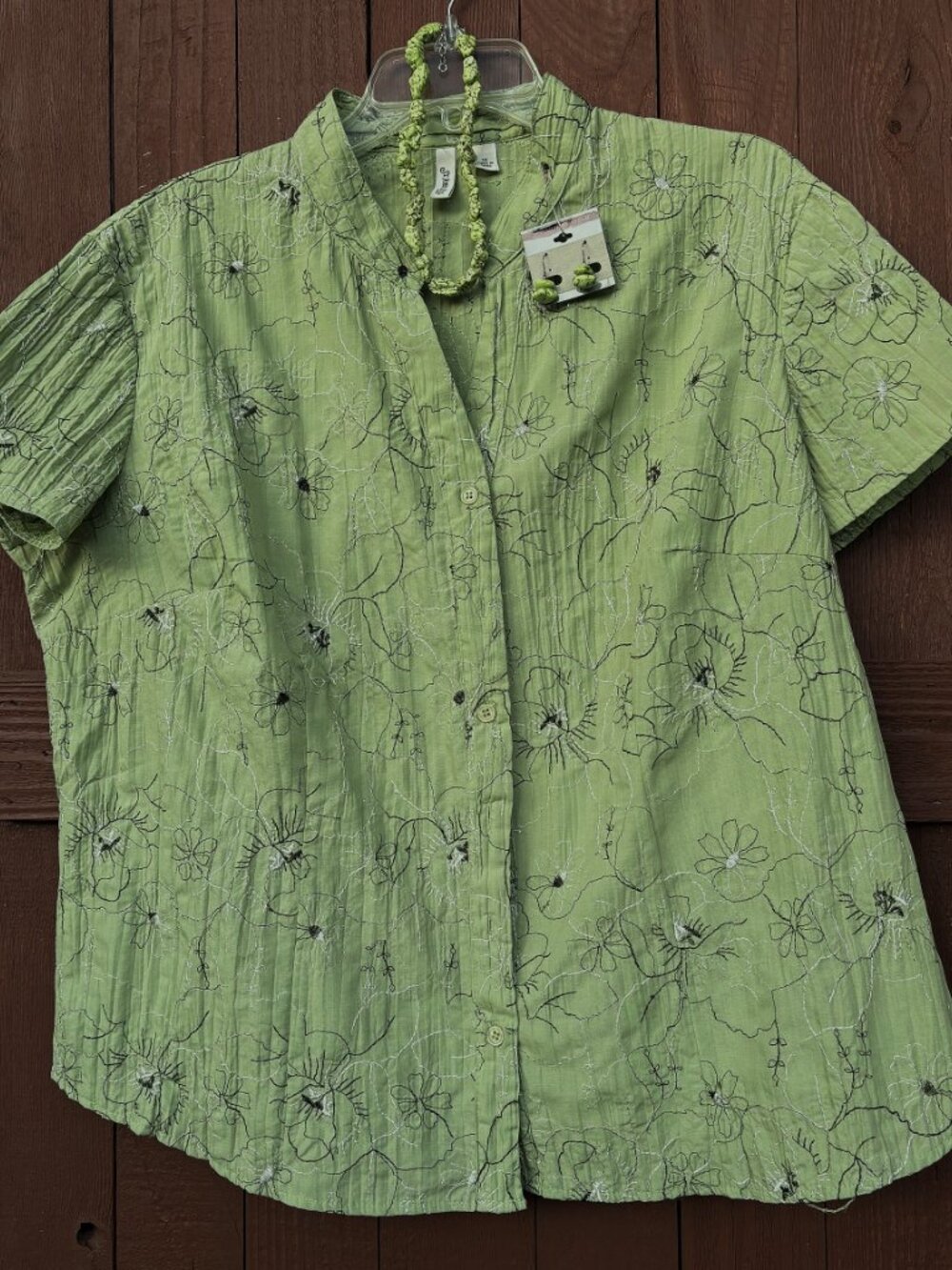 St. John's Bay Floral Embroidered Blouse lime green 1X + matching NUGGET jewelry